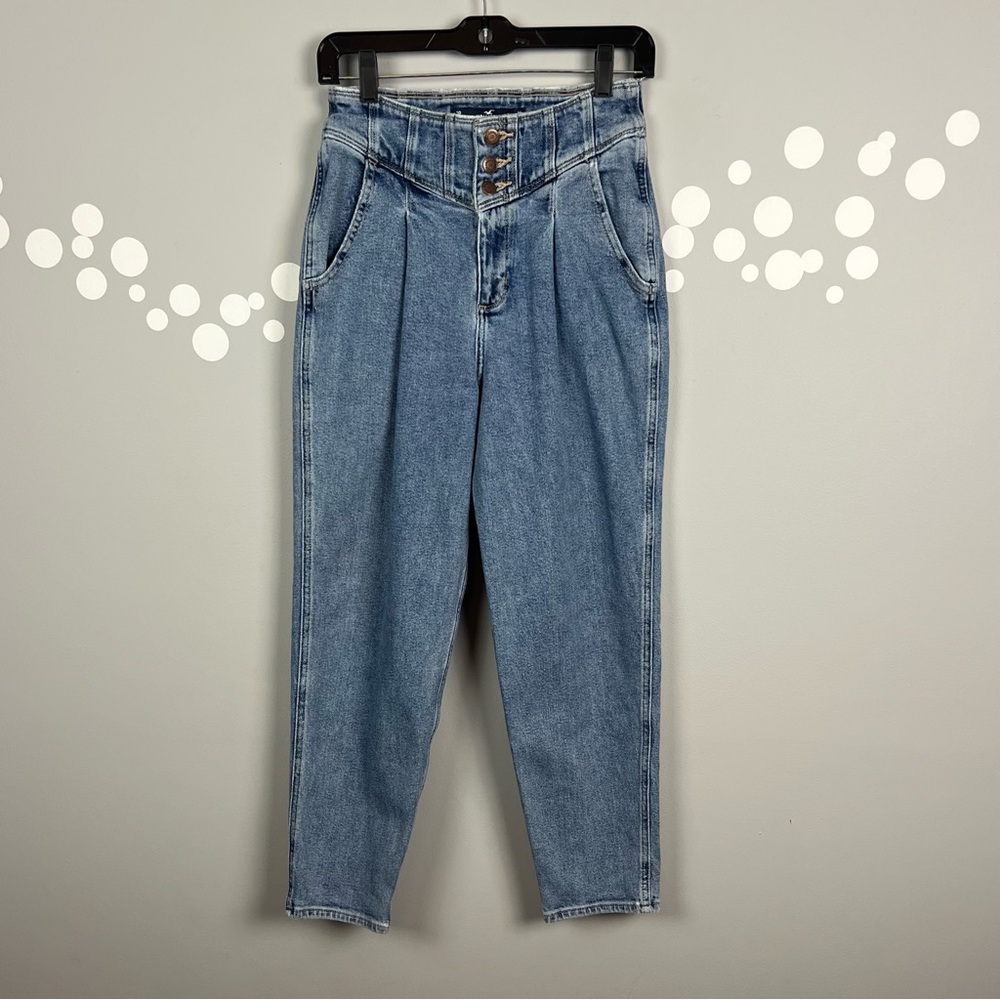 Hollister Ultra High Rise 80’s Mom Jean Size 3
